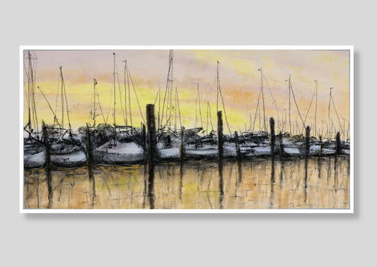 Hochwertiges Leinwandbild "Segelhafen" der Künstlerin Karen Knop. Maritime Wandkunst in warmen Gelbtönen.